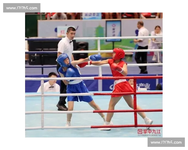 南京拳击赛事热力开启 精英选手激战正酣 观众热情高涨为赛事加油